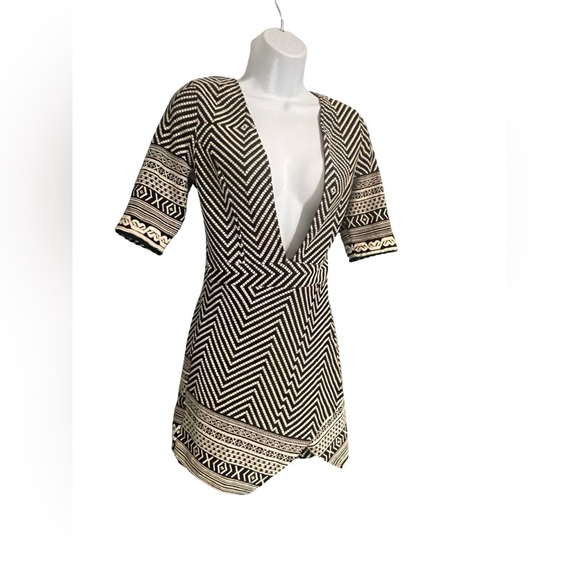 Windsor Black and White Patterned Romper. Size L. NWT. - Picture 4 of 9